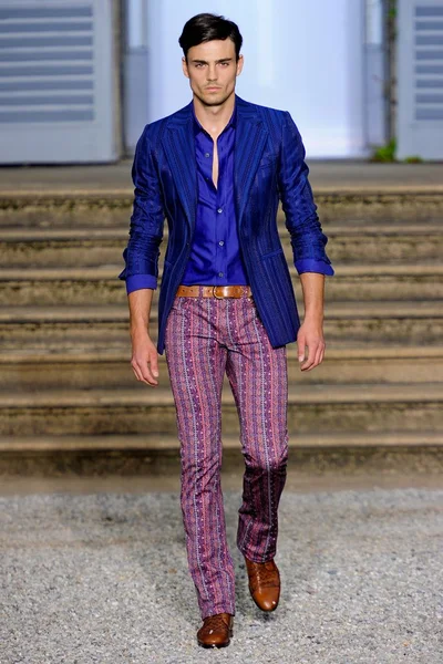 Look 27